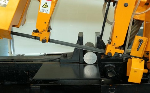 运粮湖管理区数控带锯床自动送料精度会出现偏差吗？