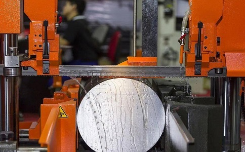 运粮湖管理区立式金属带锯床切削出现跑带故障解决方法！